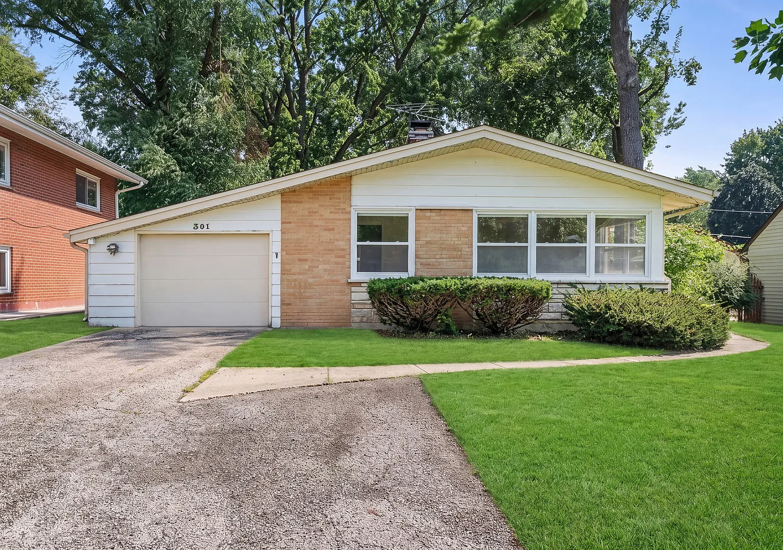 4 bed, 1.5 bath, 1622 sqft, $2,950 — Photo 1