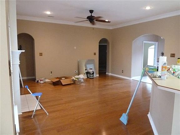 4th image of 8481 Emerald Cir