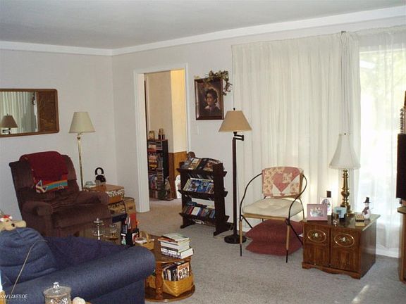 4th image of 21413 Pallister St