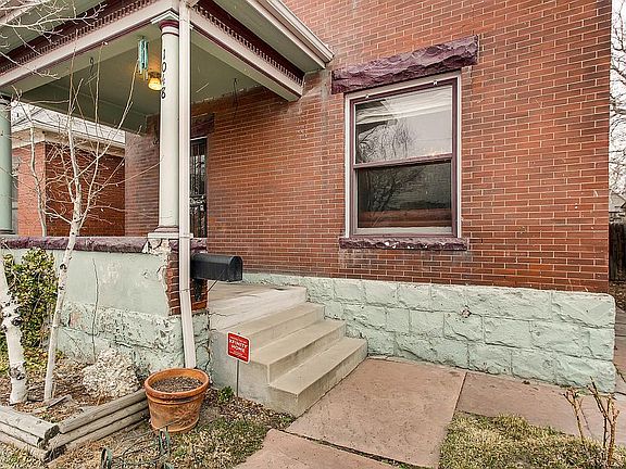 3rd image of 1048 N Mariposa St