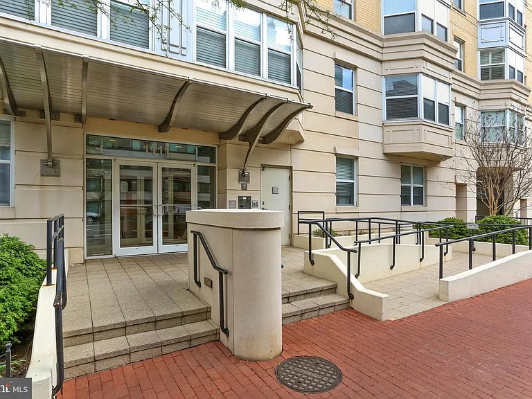 1111 11th St NW #201 — Photo 2