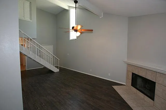 105 Maplewood Dr #D — Photo 10