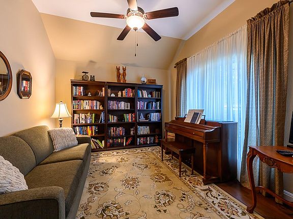 4th image of 12904 Bismark Dr