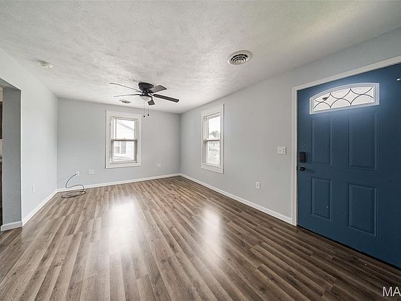 2nd image of 804 E Hunt St