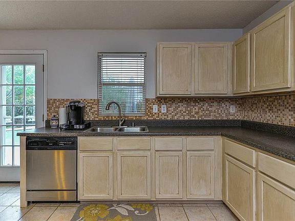 5th image of 1021 Mazourka Dr