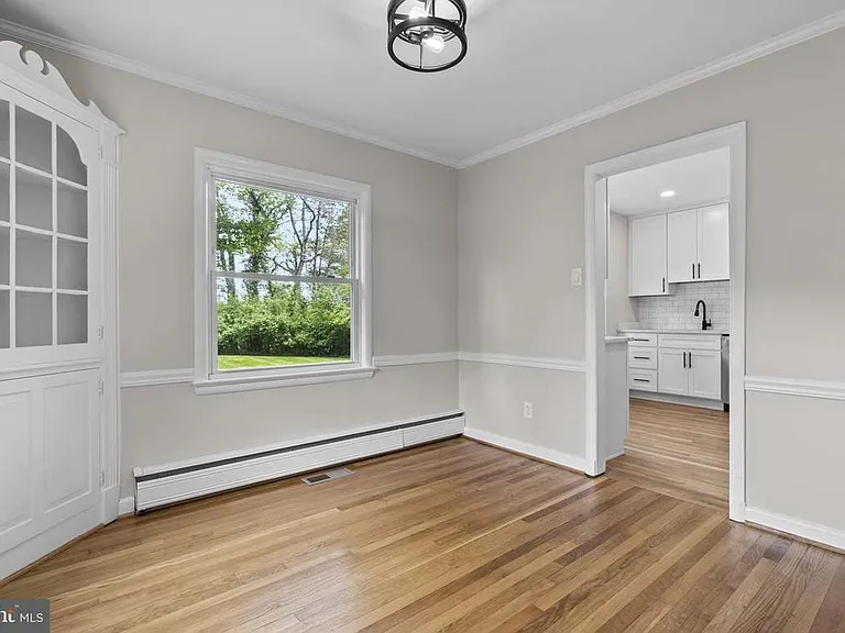 10242 Stratford Ave — Photo 8