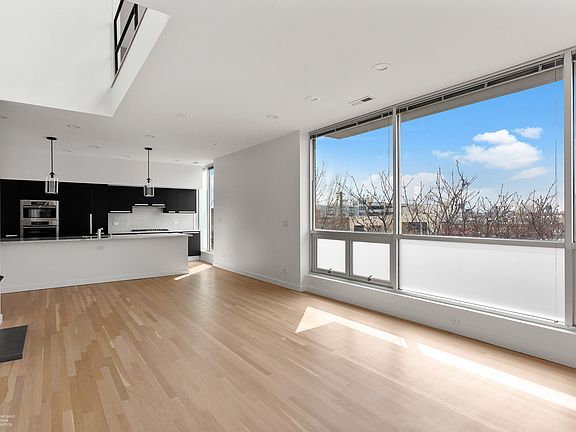 2nd image of 1721 N Sheffield Ave APT 301