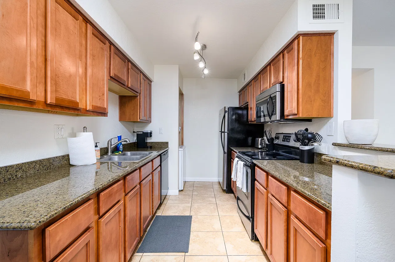 2 bed, 919 sqft, $3,900 — Photo 4