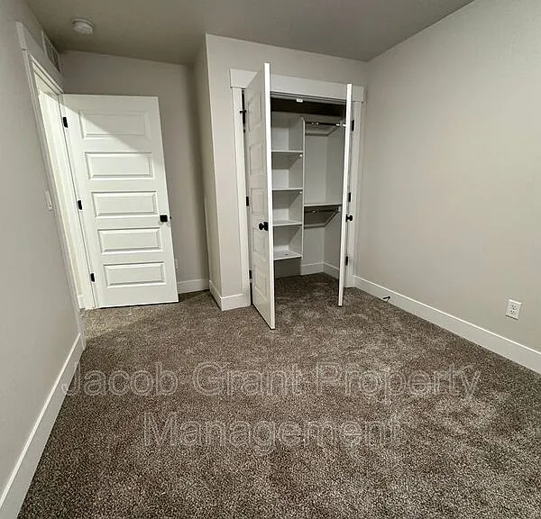 826 E Sunnyside Rd #4 — Photo 13