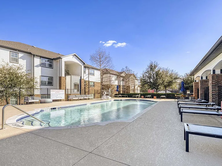 Worthington Point Apartments — Photo 9