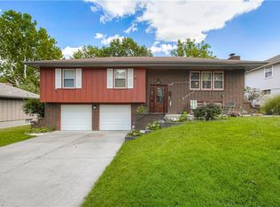 3633 Queen Ridge Dr, Independence, MO 64055