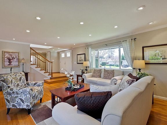 5th image of 5821 Castano Dr