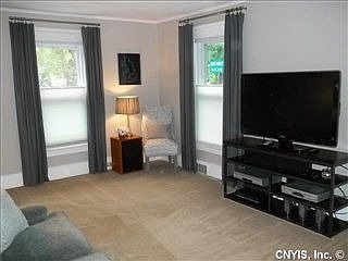 3rd image of 300 Rosemont Dr