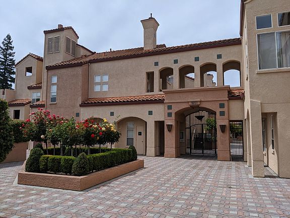 2nd image of 1951 Ofarrell St APT 111