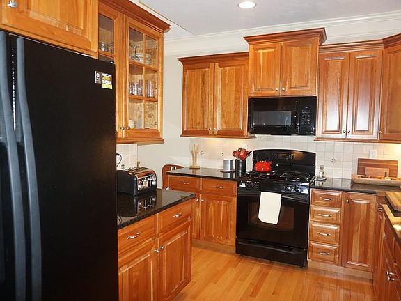 5th image of 34 Glen Ct