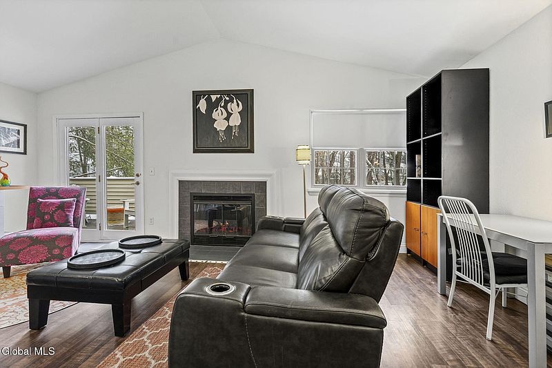 5th image of 212 Monmouth Way