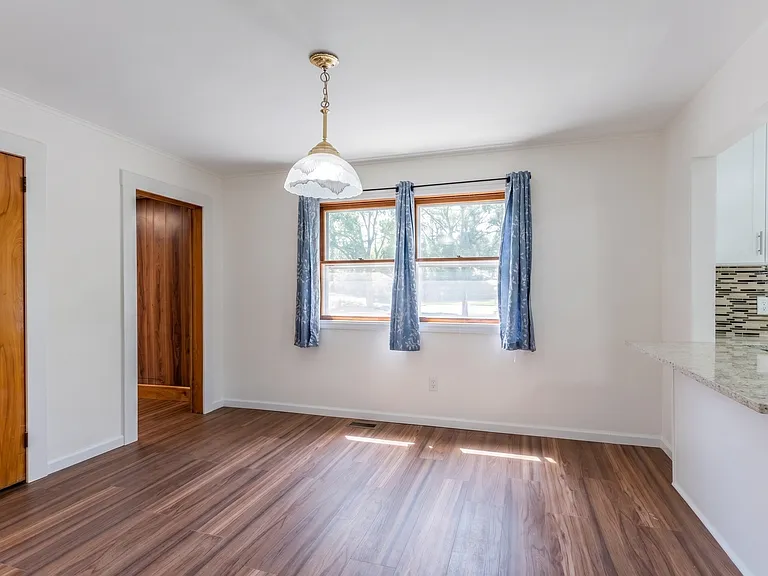 10 Lincoln St — Photo 13