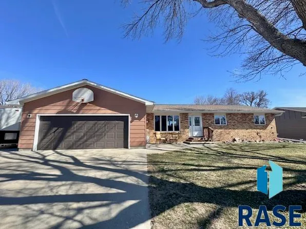 128 N Academy St, Lennox, SD 57039