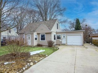 1019 Birchwood Dr, West Bend, WI 53095