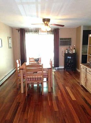 5th image of 15 Marigold Cir