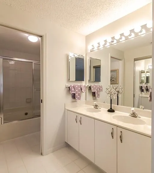 1044 Woodshire Ln #B210 — Photo 15