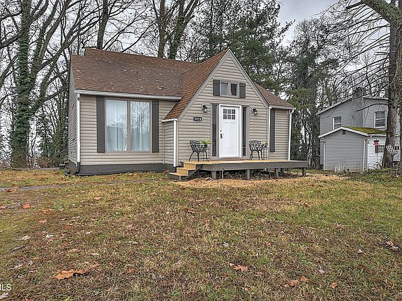 2nd image of 3928 Bond Dr