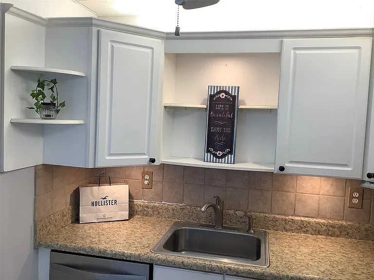70 Normandy Ln #B — Photo 4