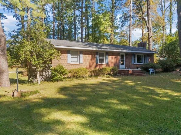 717 Lakeside Dr, Sanford, NC 27330