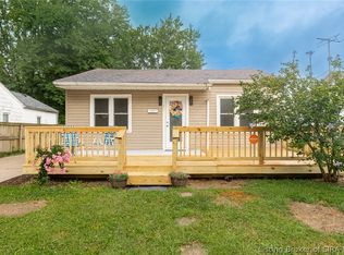 180 Park Dr, Scottsburg, IN 47170