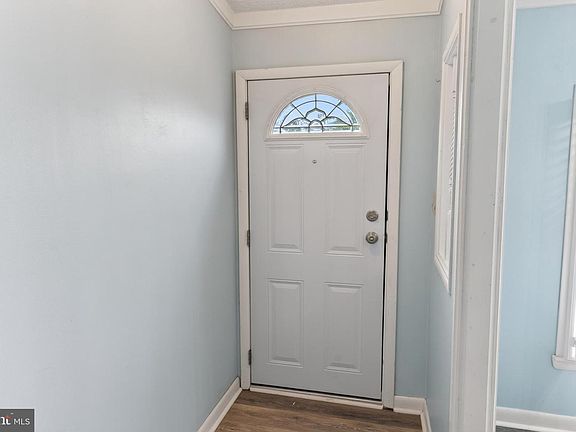 5th image of 114 E Holly Dr