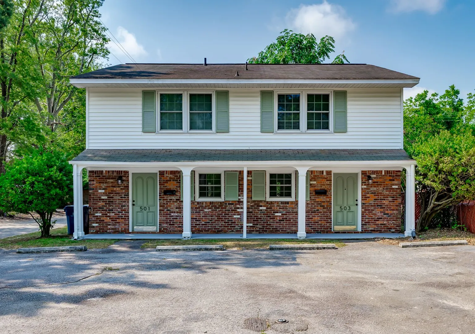 Pre-Leasing For The 27-28 School Year! Duplex Opportunity — Photo 1