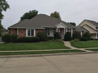 1249 Woodlawn Dr, Fremont, NE 68025