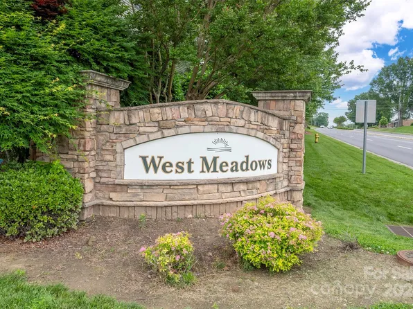 6815 Hanesbrook Cir, Clemmons, NC 27012