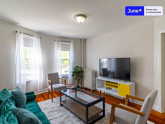 3rd image of 184 Walnut Ave #B