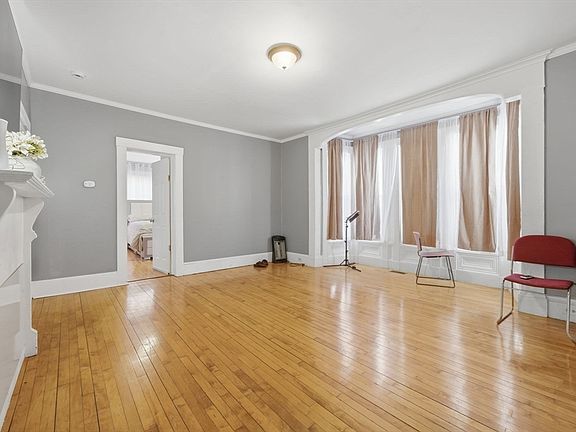 5th image of 118 Bartlett St