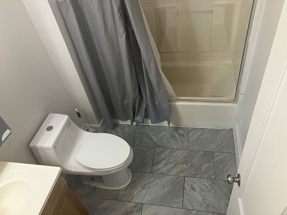 5th image of 473 Howard Ave #2