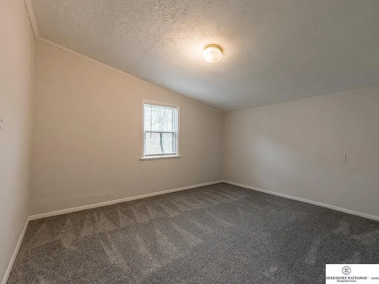 1912 S 12th St — Photo 17