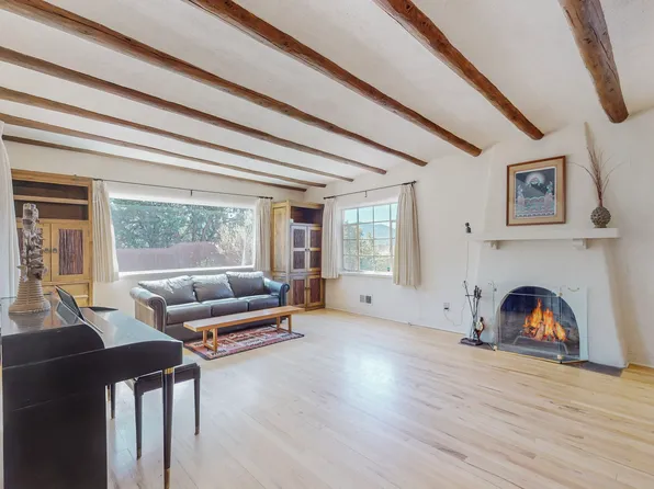 1075 Calle Largo, Santa Fe, NM 87501