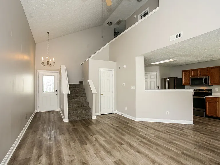 4487 Connaught East Dr — Photo 6