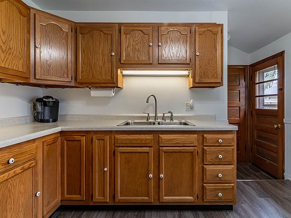 3rd image of 1404 Sunnyside Dr