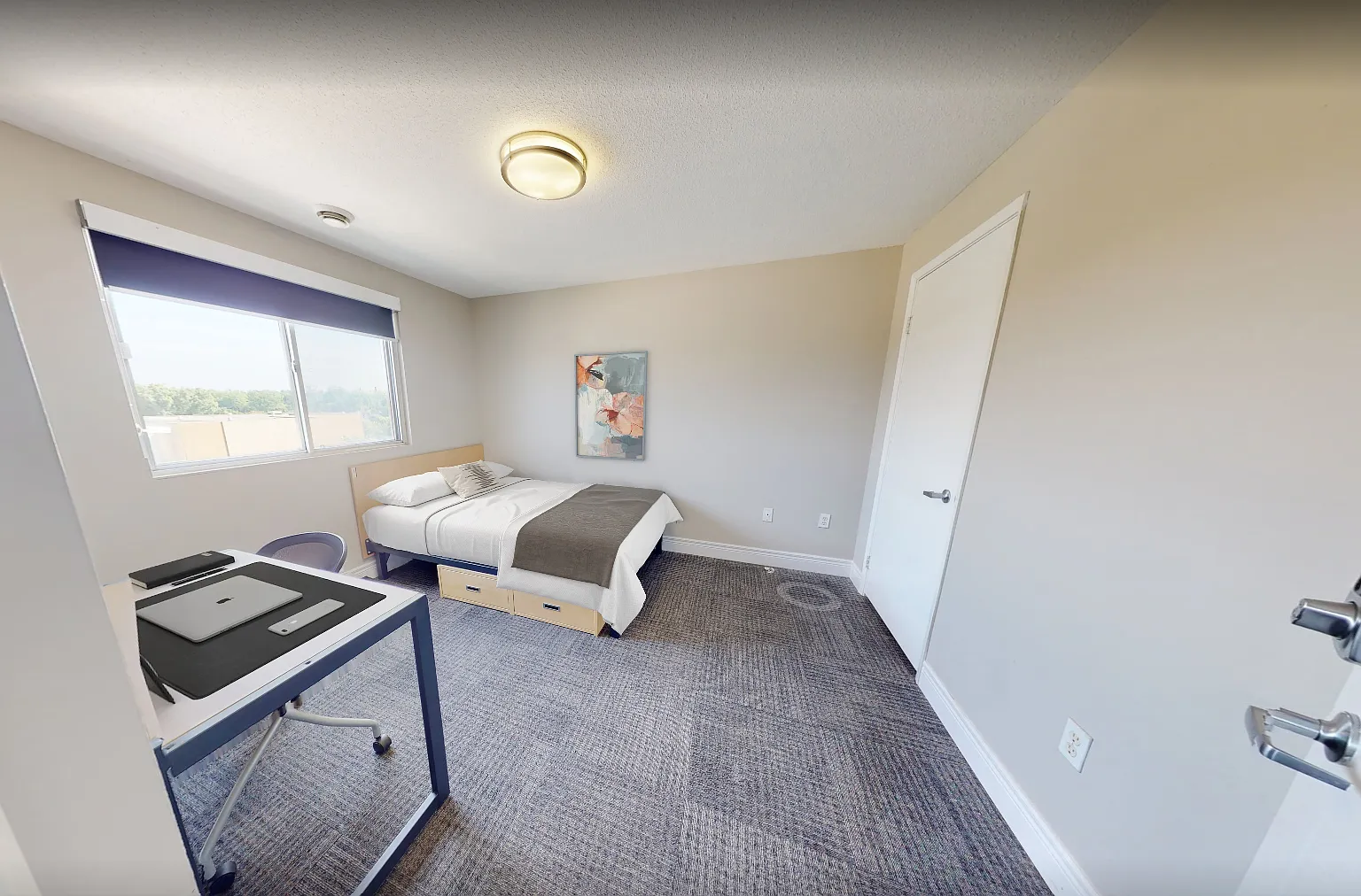 3 bed, 100 sqft, $876 — Photo 2