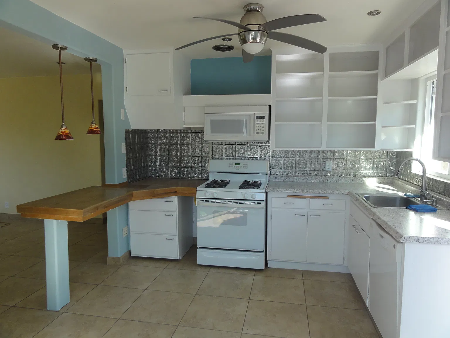 2 bed, 855 sqft, $1,400 — Photo 1
