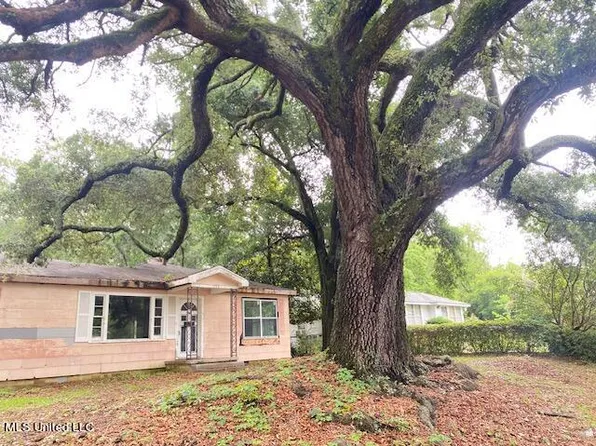 1722 Terrace Dr, Gulfport, MS 39501