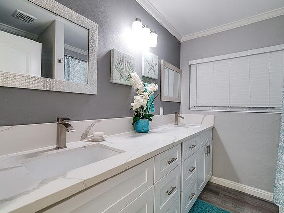 Bath 2 with Dual Sinks and Bath/Shower combo