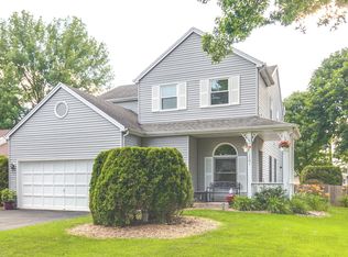 5501 W Lake Shore Dr, Oakwood Hills, IL 60013