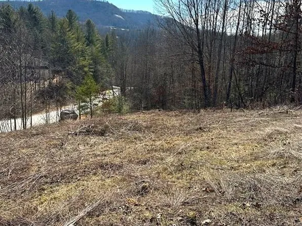 205 Morning Air Ln, Hendersonville, NC 28792