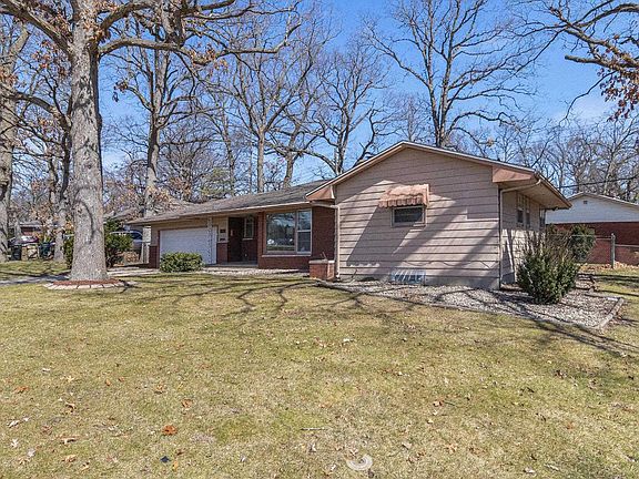 2nd image of 3821 Brentwood Dr