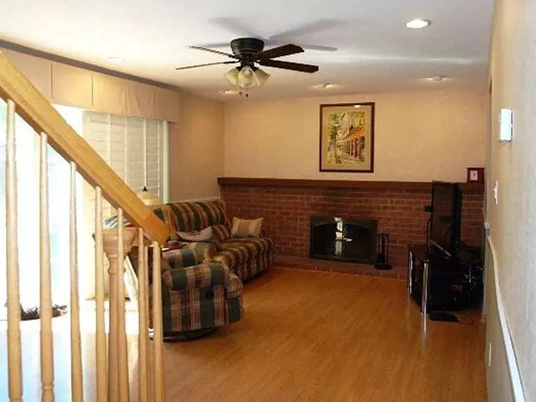 1170 Gilbert Ct — Photo 5