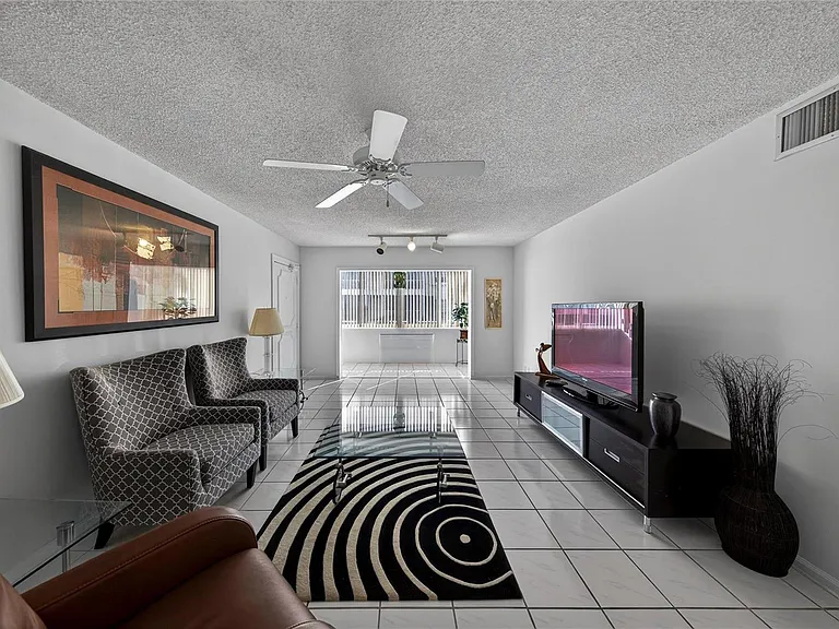 6253 Bay Club Dr #1 — Photo 2