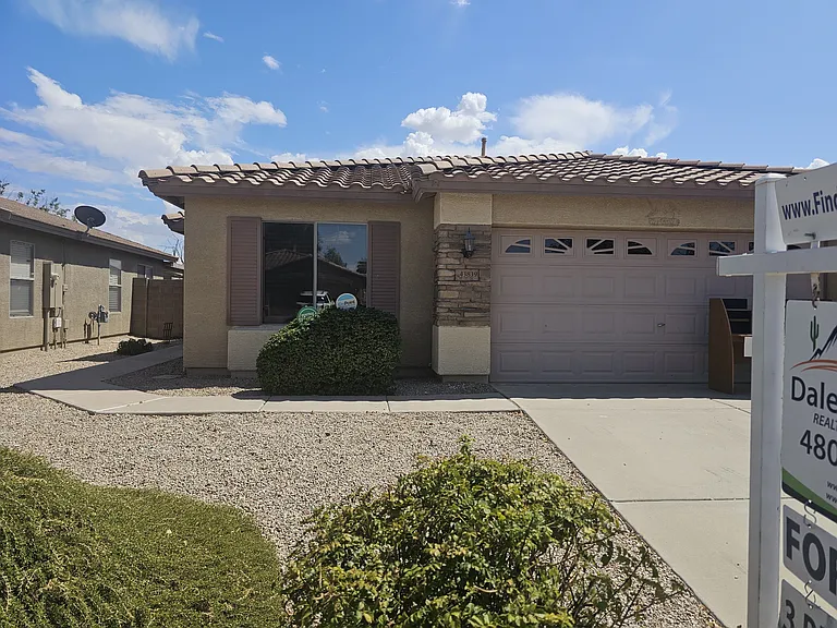 43839 W Rio Grande Dr — Photo 1